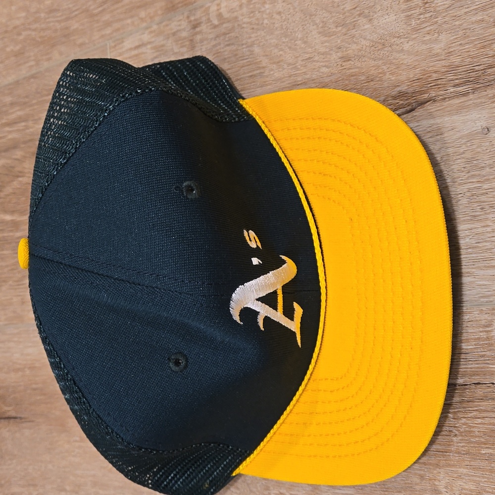 Vtg 80s deadstock NWOT Oakland A's mesh snapback Trucker hat MLB